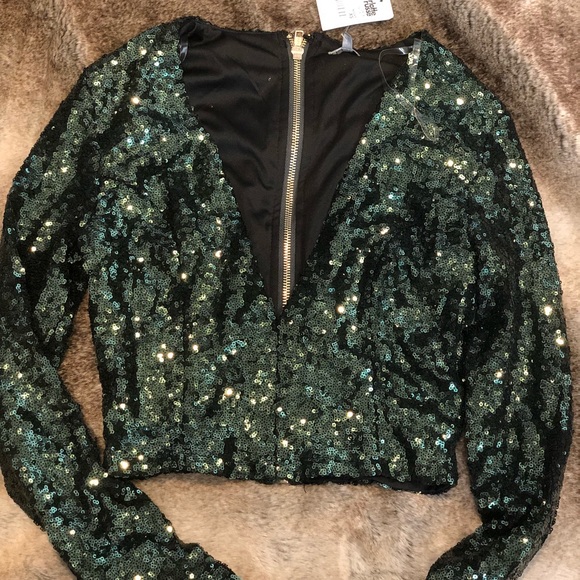 Tops - Beautiful Emerald sequin crop top never worn!!